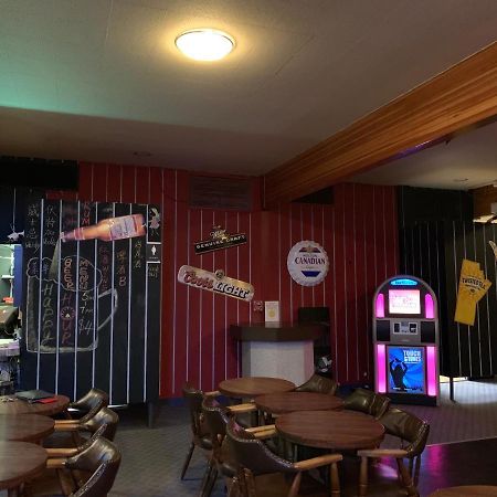 Manitou Motor Inn Bagian luar foto