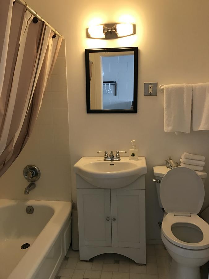 Manitou Motor Inn Bagian luar foto