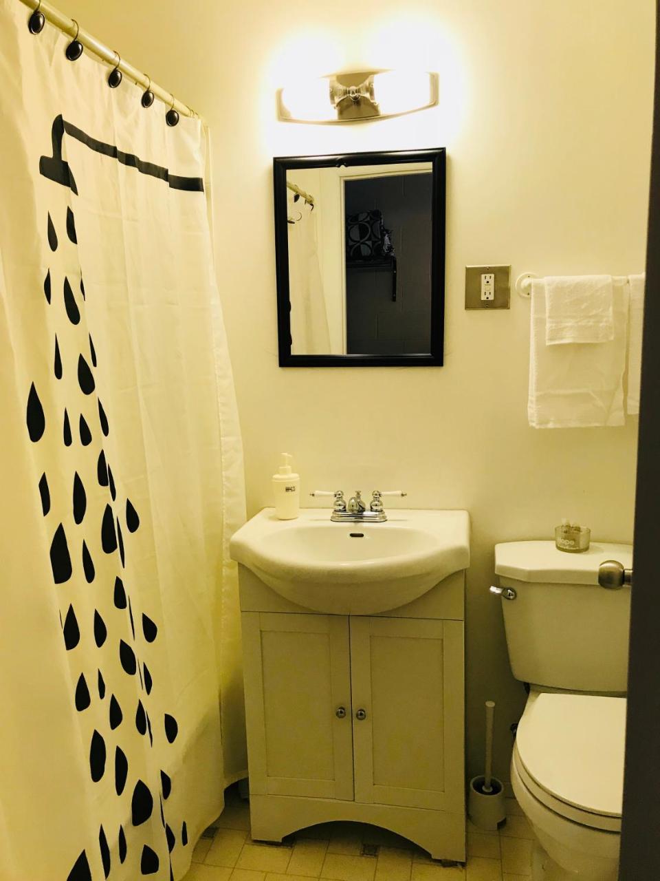 Manitou Motor Inn Bagian luar foto